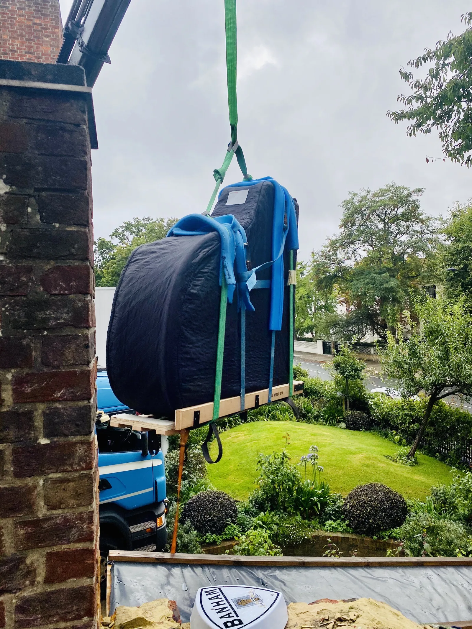 PianoSpeed team carefully handling a piano on a London delivery
